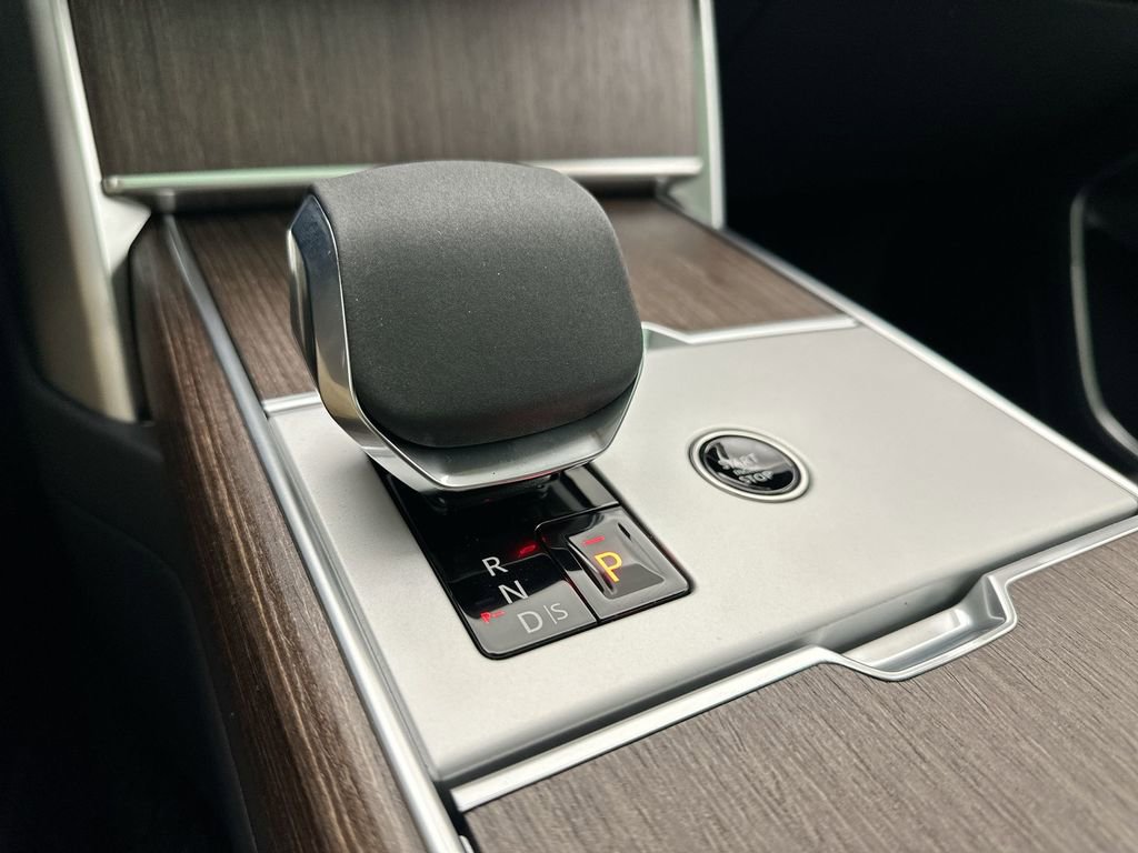 New 2026 Land Rover Range Rover Long Wheelbase SE image 12