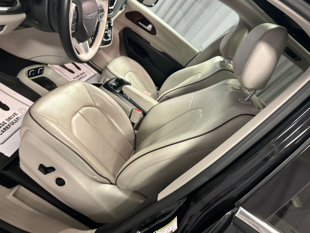 Used 2017 Chrysler Pacifica Limited FWD image 10