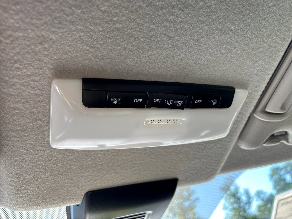 New 2025 Nissan Kicks Play S image 30
