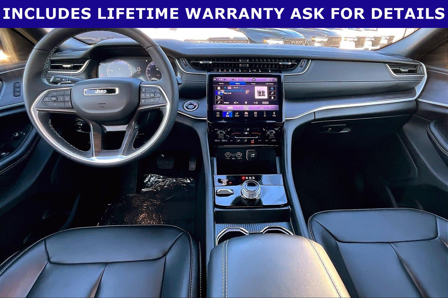 Used 2025 Jeep Grand Cherokee Limited AWD/4WD image 12