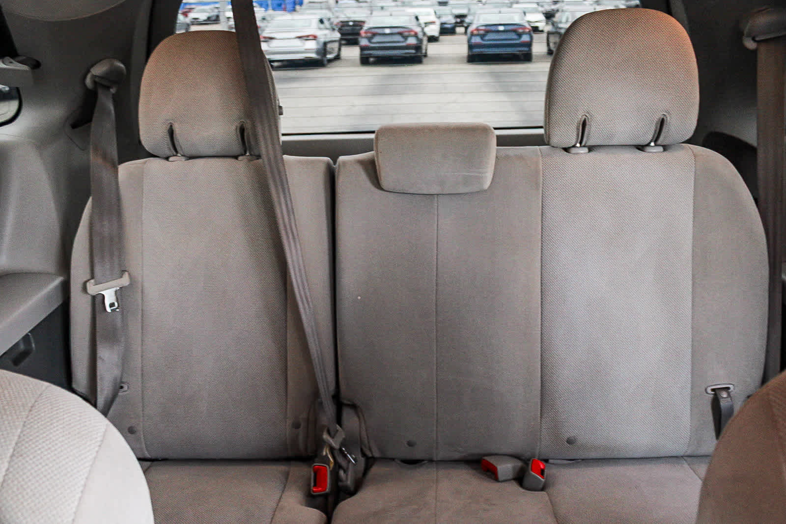 Used 2020 Toyota Sienna L image 19