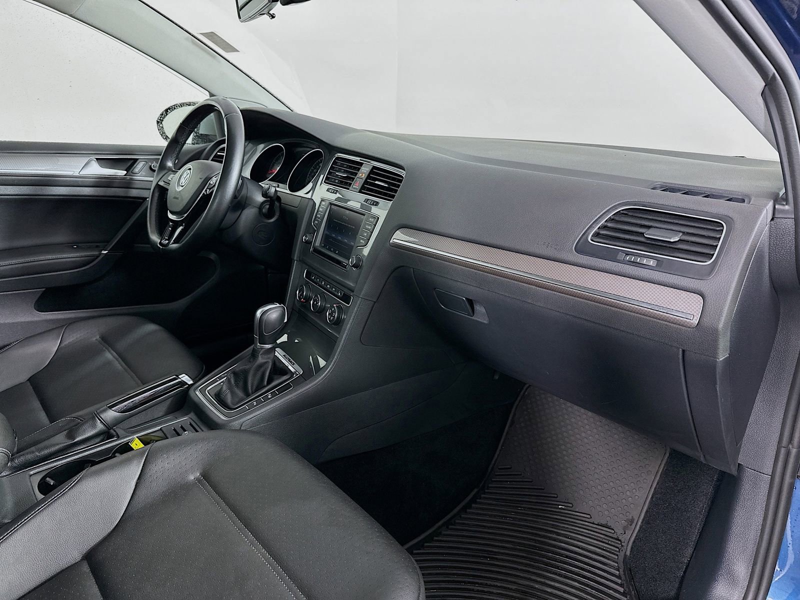 Used 2017 Volkswagen Golf Alltrack S image 31