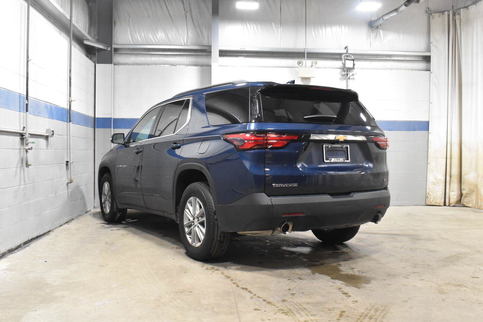 Used 2023 Chevrolet Traverse LT FWD image 25