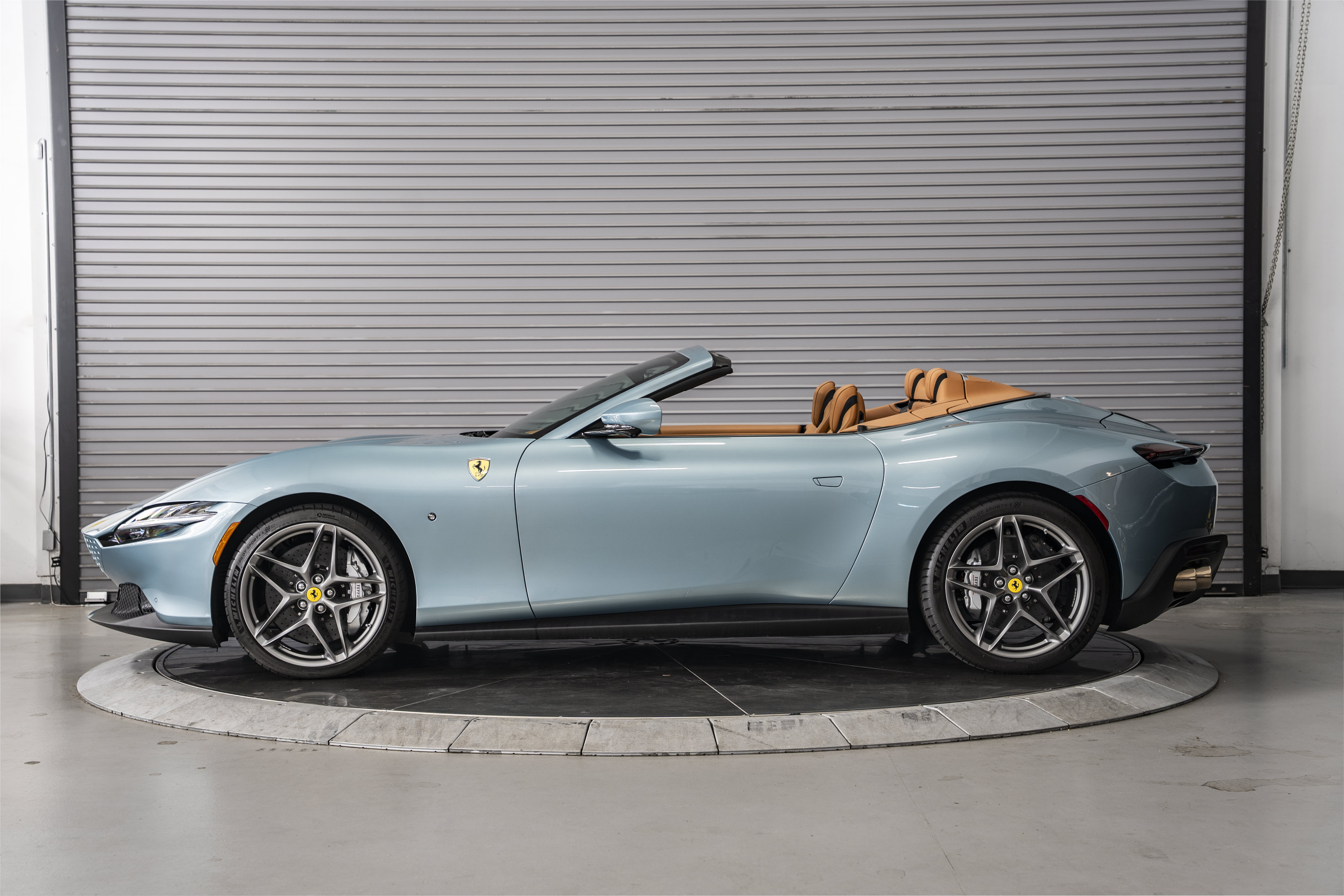 Used 2025 Ferrari Roma Spider RWD image 2