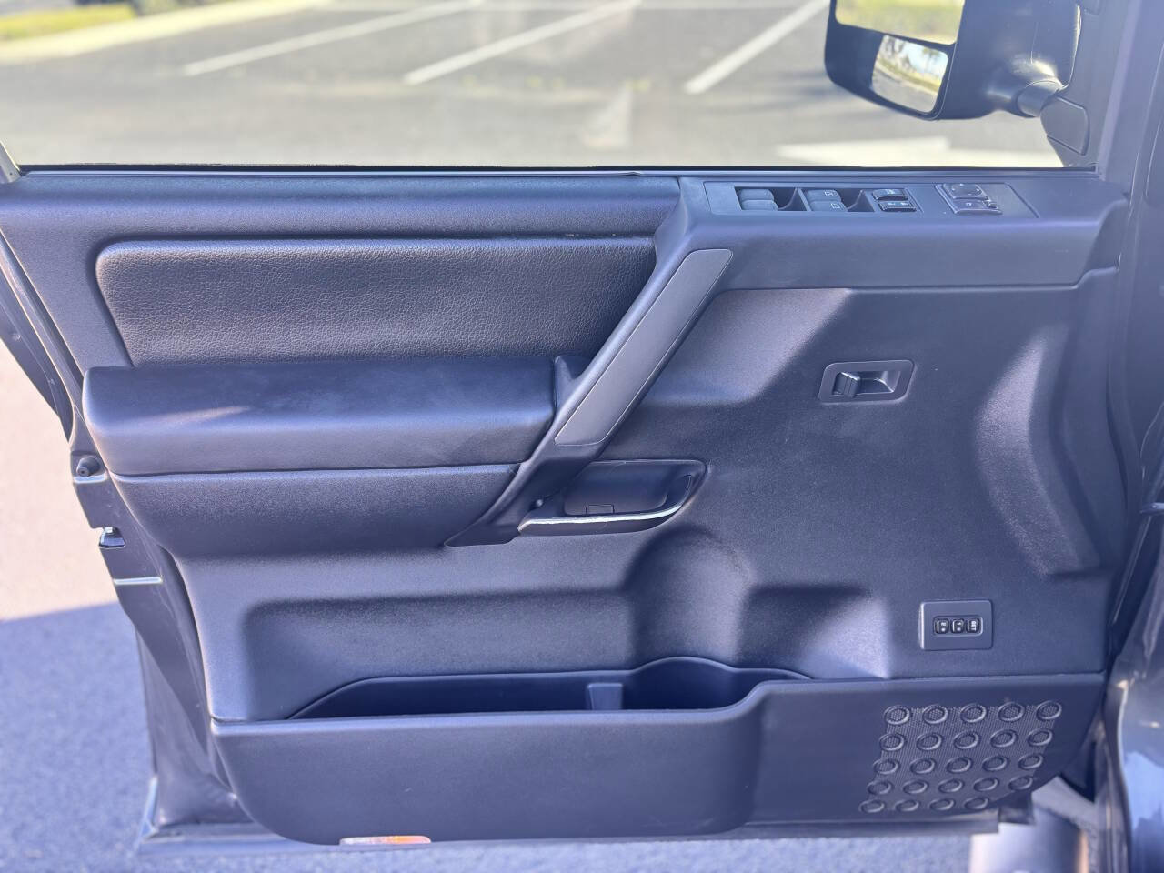 Used 2012 Nissan Titan SL w/ SL Technology Pkg image 10