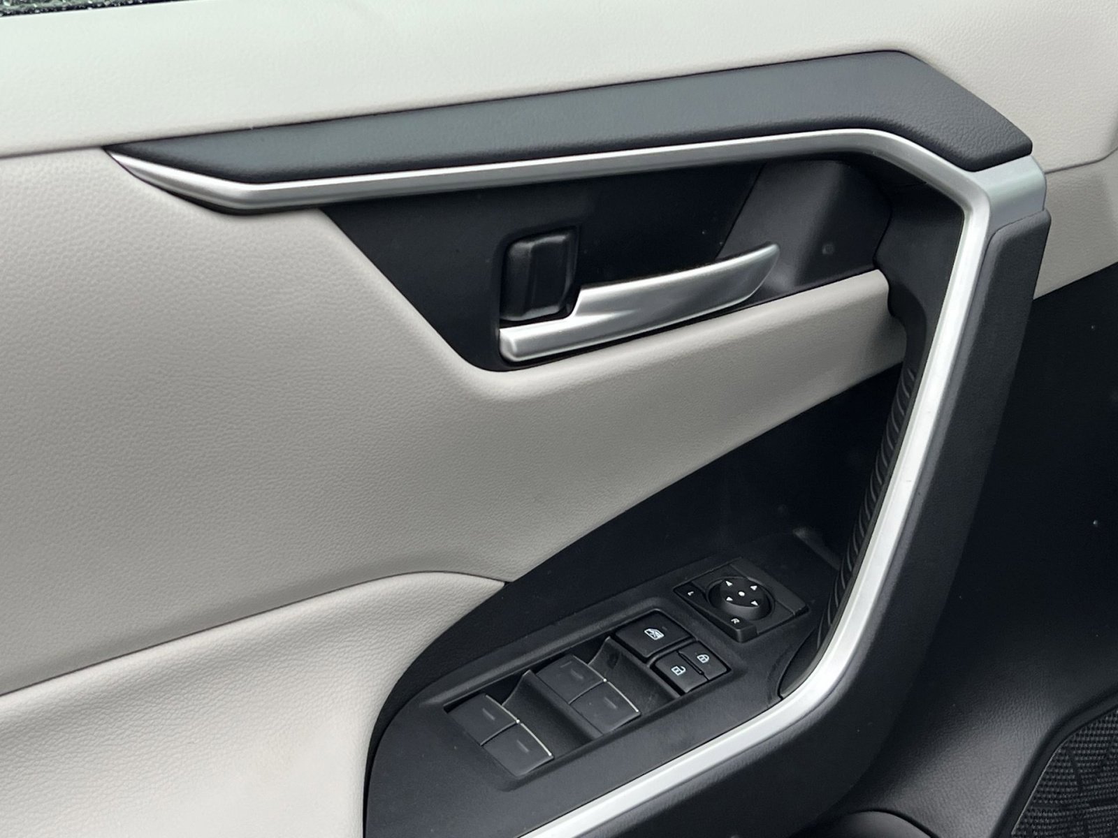 New 2025 Toyota RAV4 XLE image 10