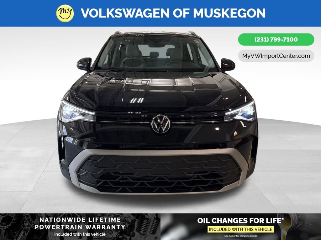 New 2026 Volkswagen Taos SE image 2