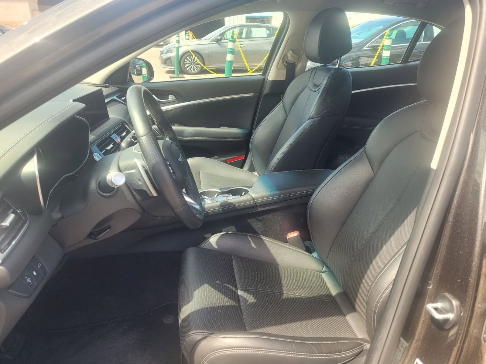 Used 2025 Genesis G70 2.5T image 13
