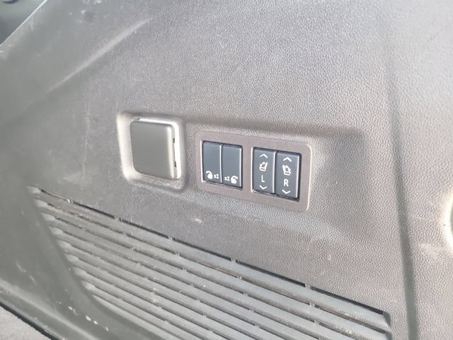 Used 2024 GMC Yukon XL Denali AWD/4WD image 6