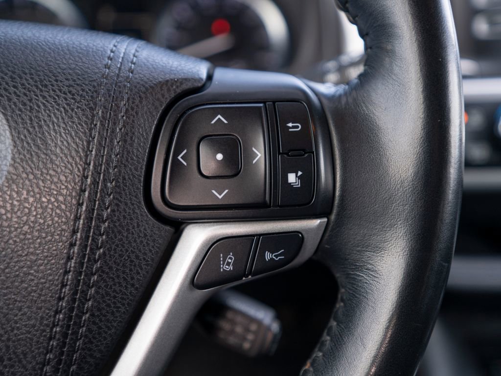 Used 2017 Toyota Highlander SE image 37