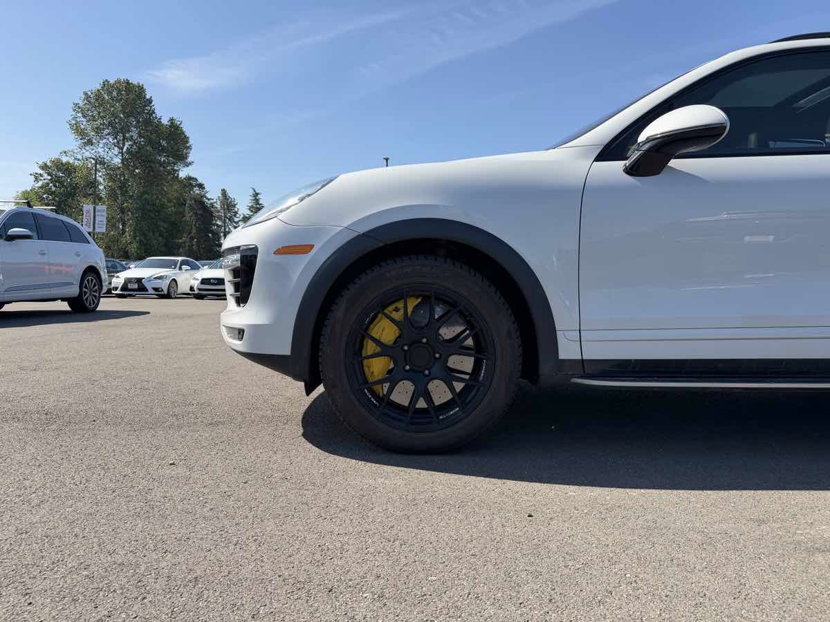 Used 2016 Porsche Cayenne Turbo AWD/4WD image 11