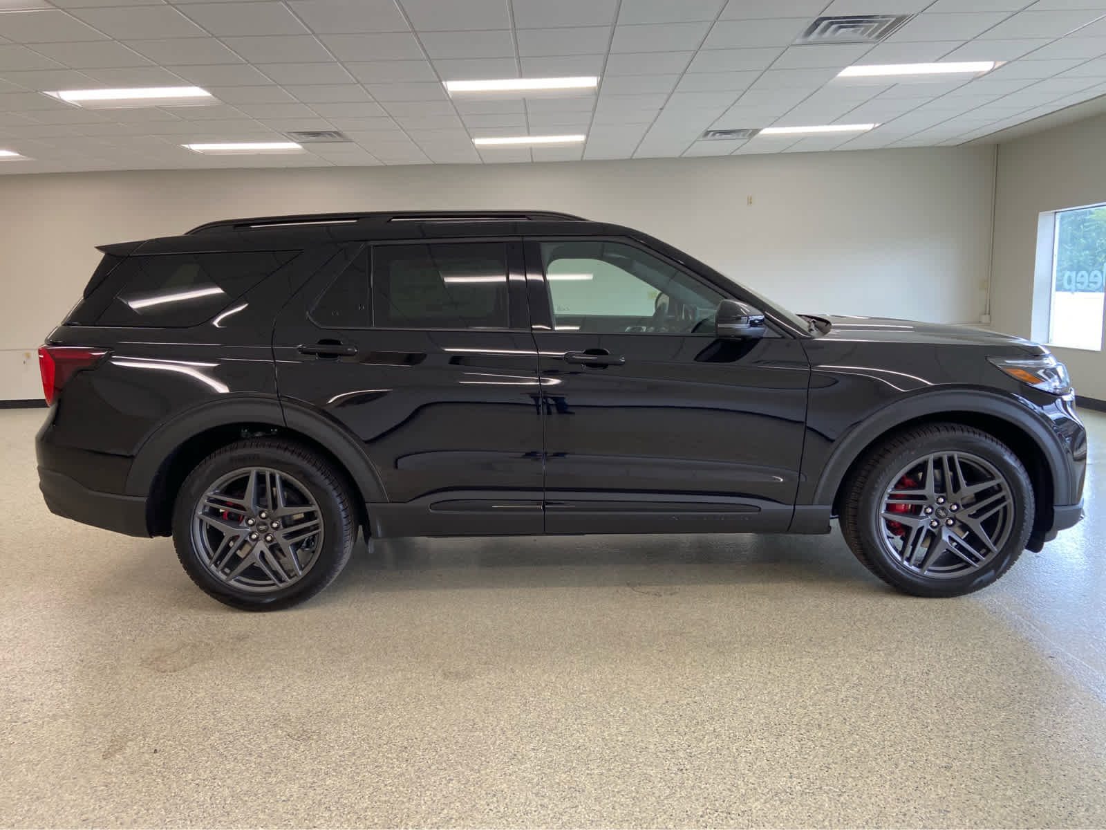 New 2025 Ford Explorer ST image 4