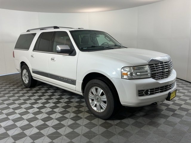Used 2010 Lincoln Navigator L 4WD image 3