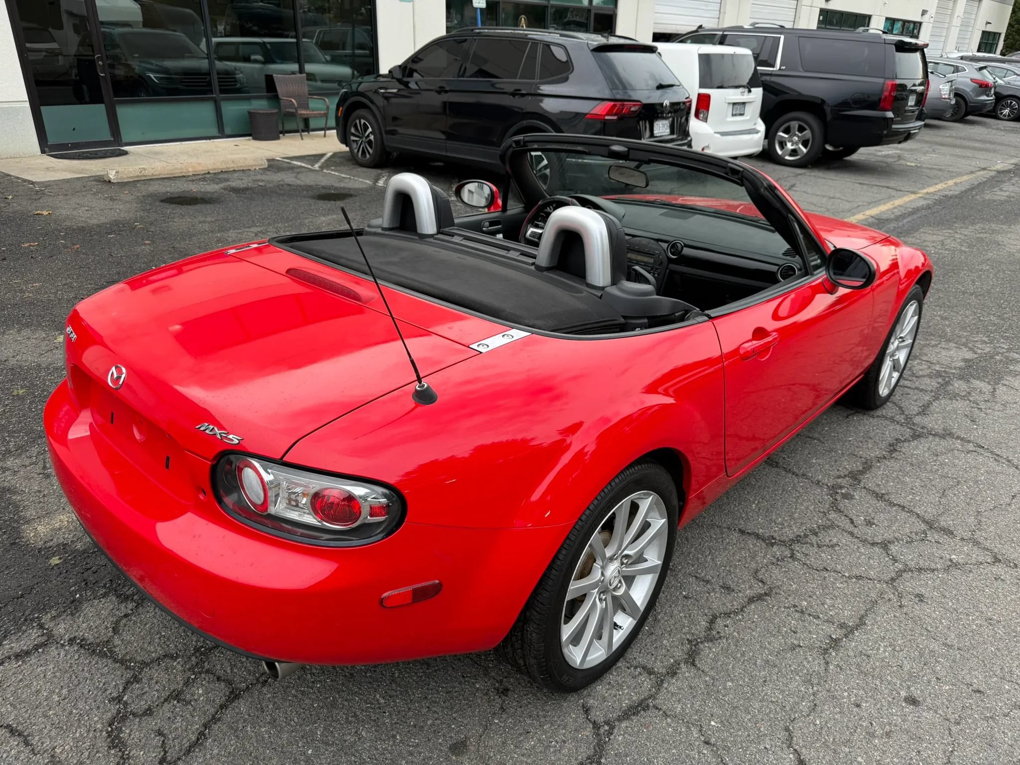 Used 2006 MAZDA MX-5 Miata Grand Touring w/ Premium Pkg RWD image 4