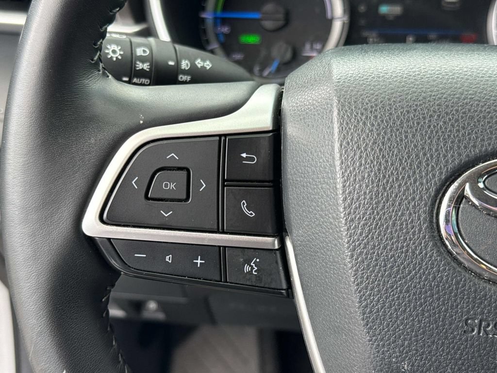 Used 2024 Toyota Highlander XLE FWD image 26