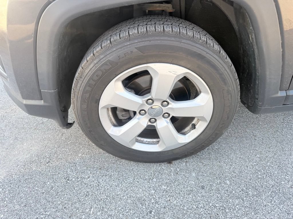 Used 2018 Jeep Compass Latitude FWD image 5