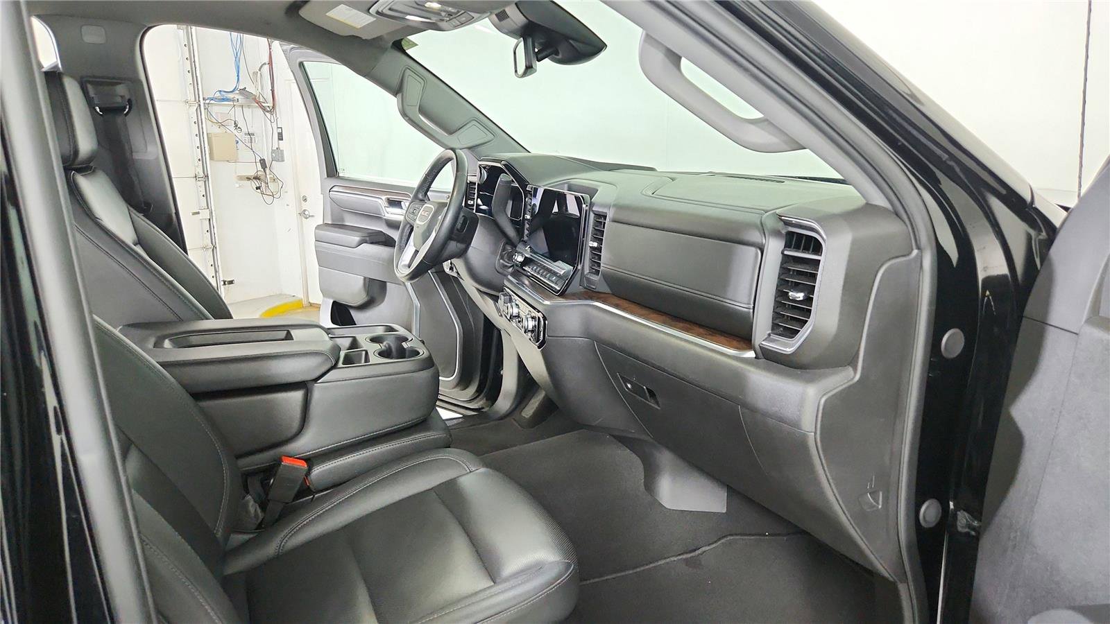 Used 2025 GMC Sierra 1500 SLT image 23