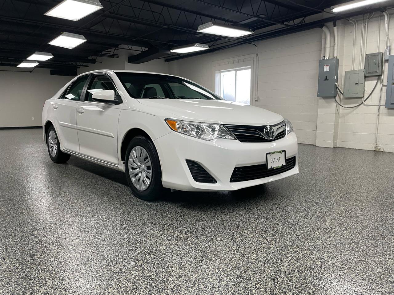 Used 2013 Toyota Camry LE image 2