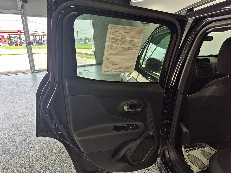 Used 2019 Jeep Renegade Altitude w/ Quick Order Package 2XM FWD image 33