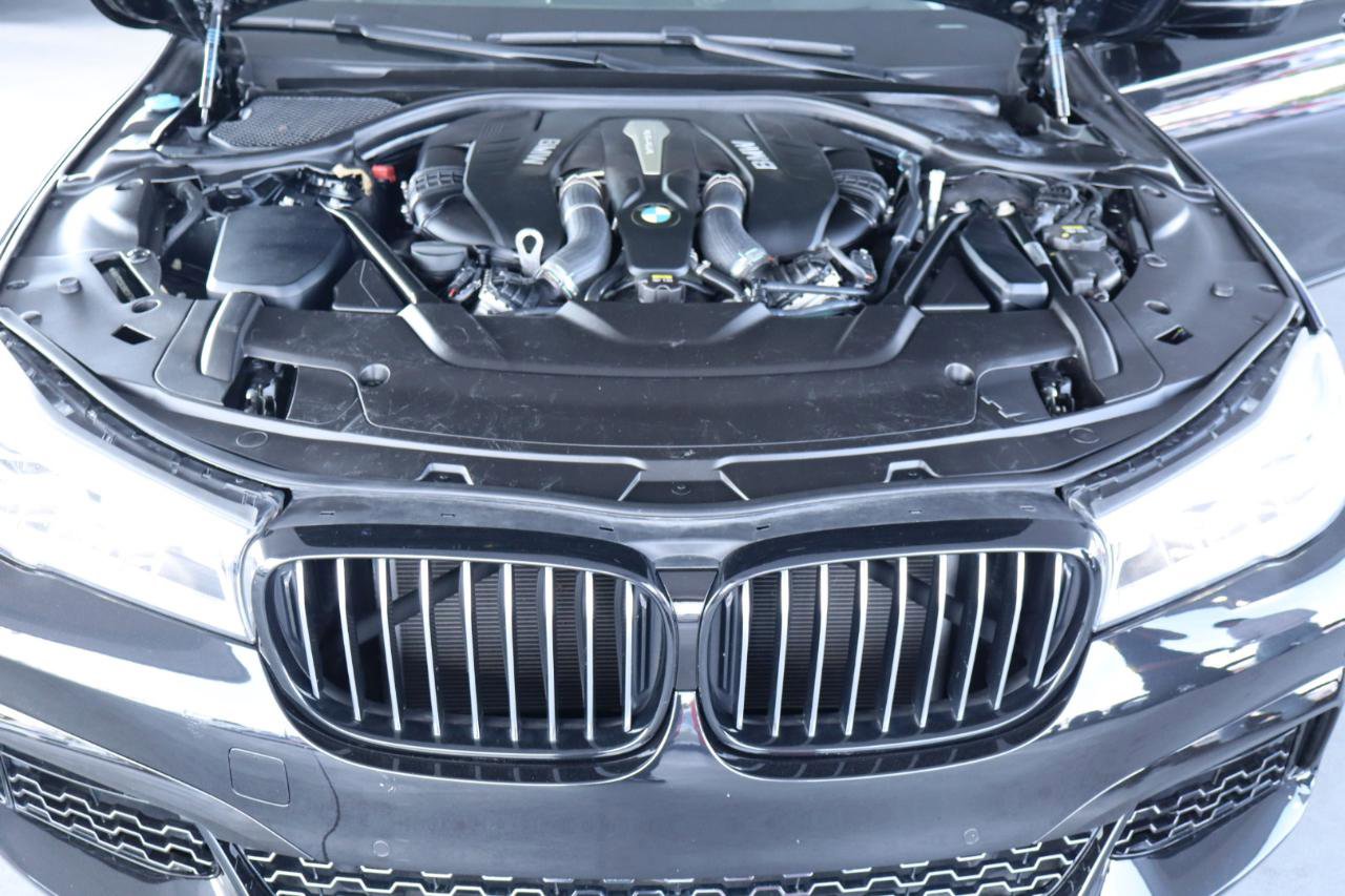 Used 2018 BMW 750i RWD image 40
