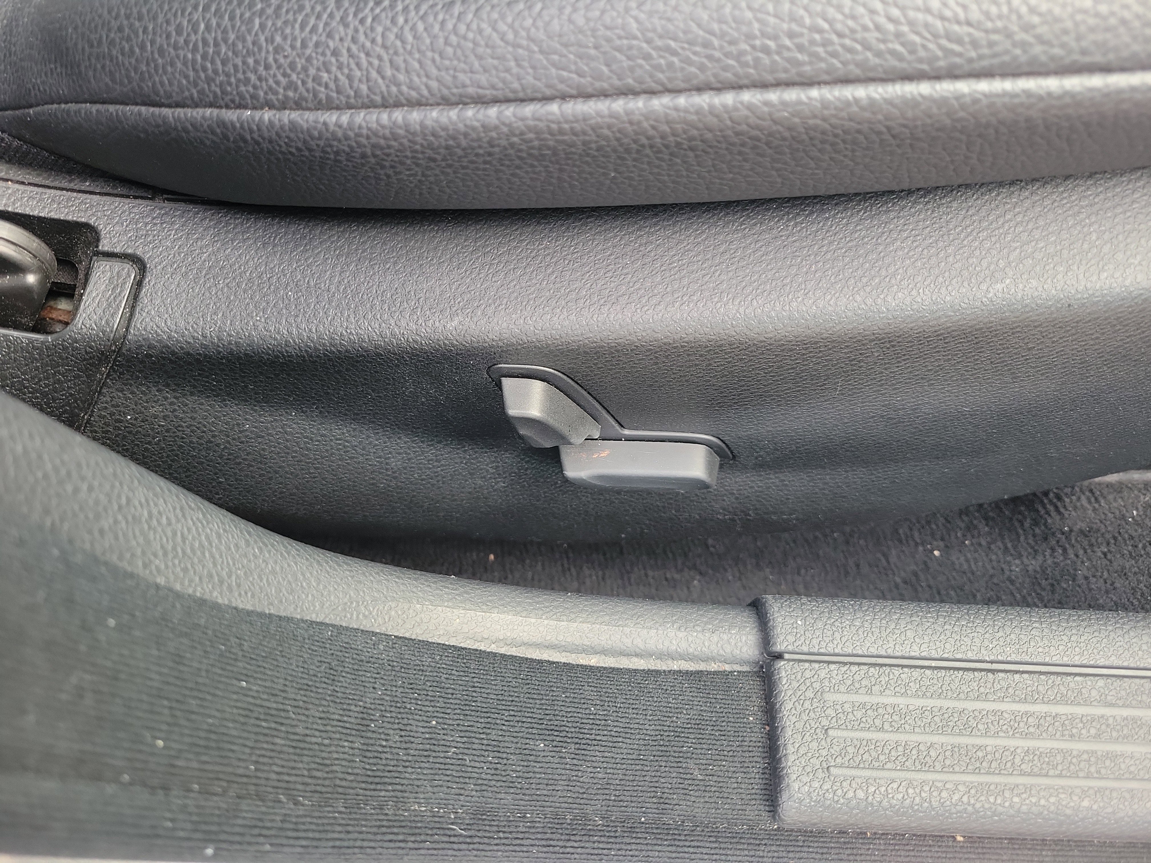 Used 2010 Mercedes-Benz C 300 Sedan image 52