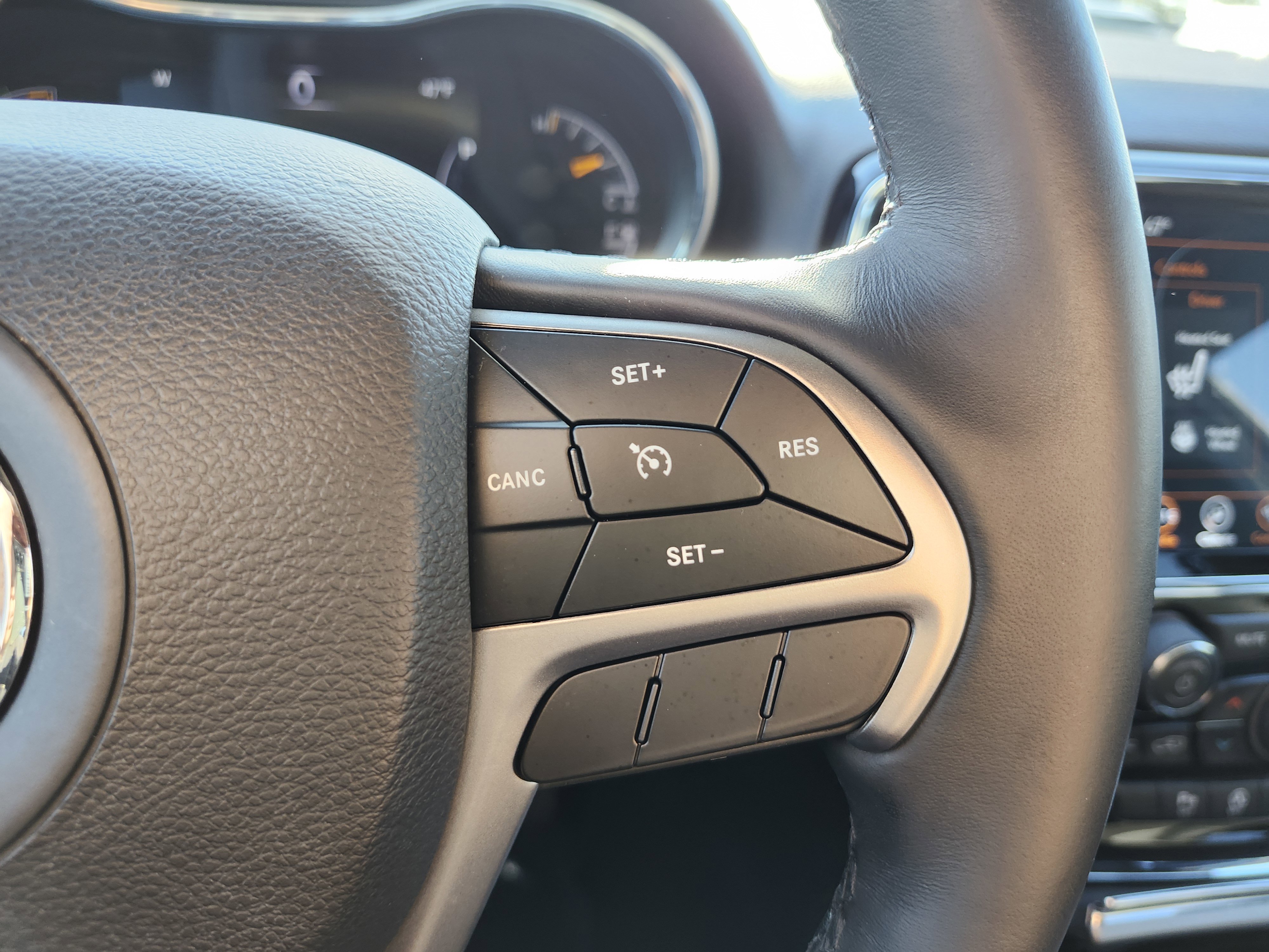 Used 2019 Jeep Grand Cherokee Altitude AWD/4WD image 36