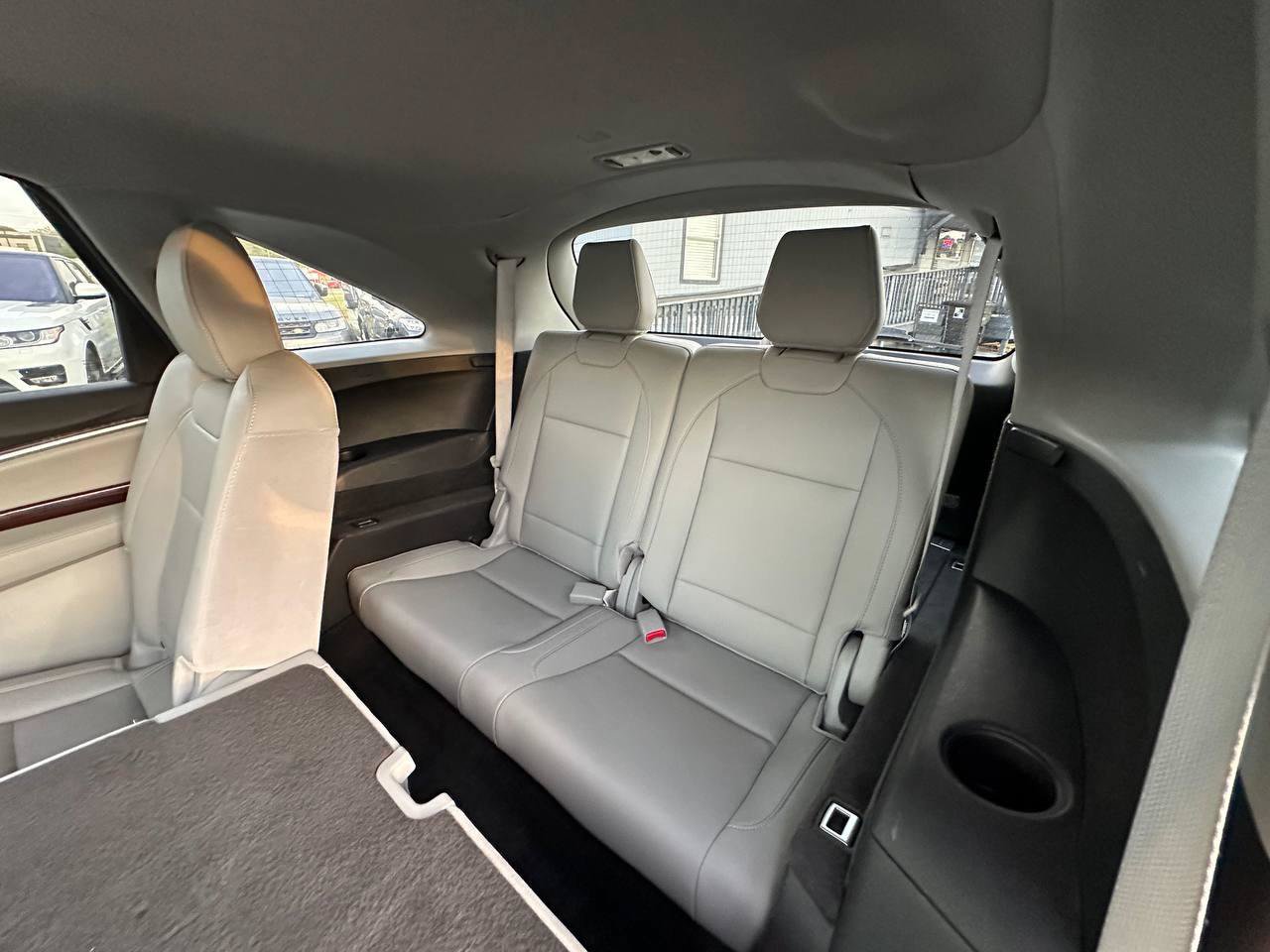 Used 2016 Acura MDX w/ AcuraWatch Plus Package FWD image 25