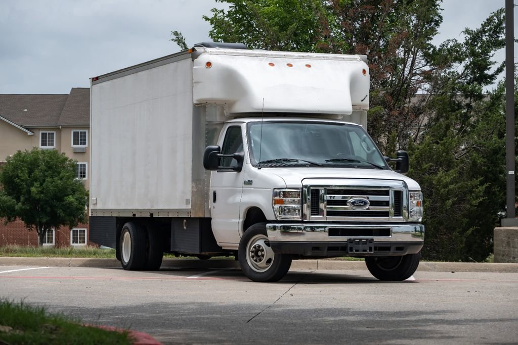 Used 2018 Ford E-450 and Econoline 450 Super Duty w/ Power Windows & Locks Group RWD image 2