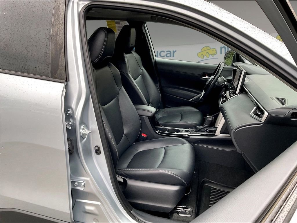Used 2023 Toyota Corolla Cross XLE w/ Convenience Package AWD/4WD image 11
