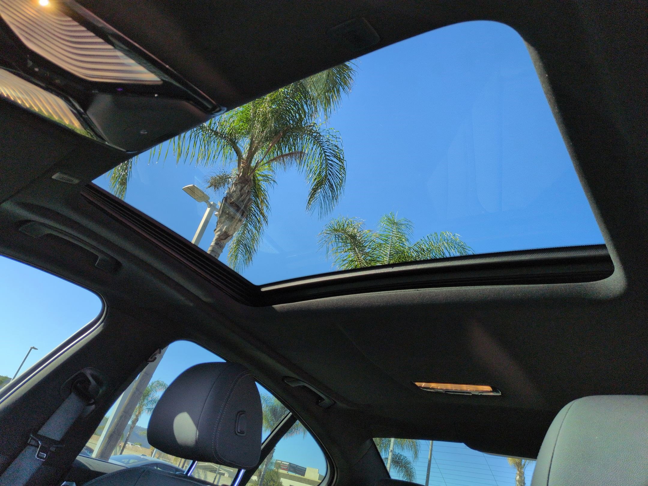 Used 2023 BMW 530i w/ Premium Package image 28