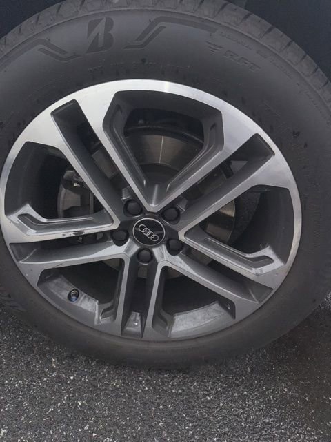 Used 2025 Audi Q5 Premium w/ Convenience Package image 5