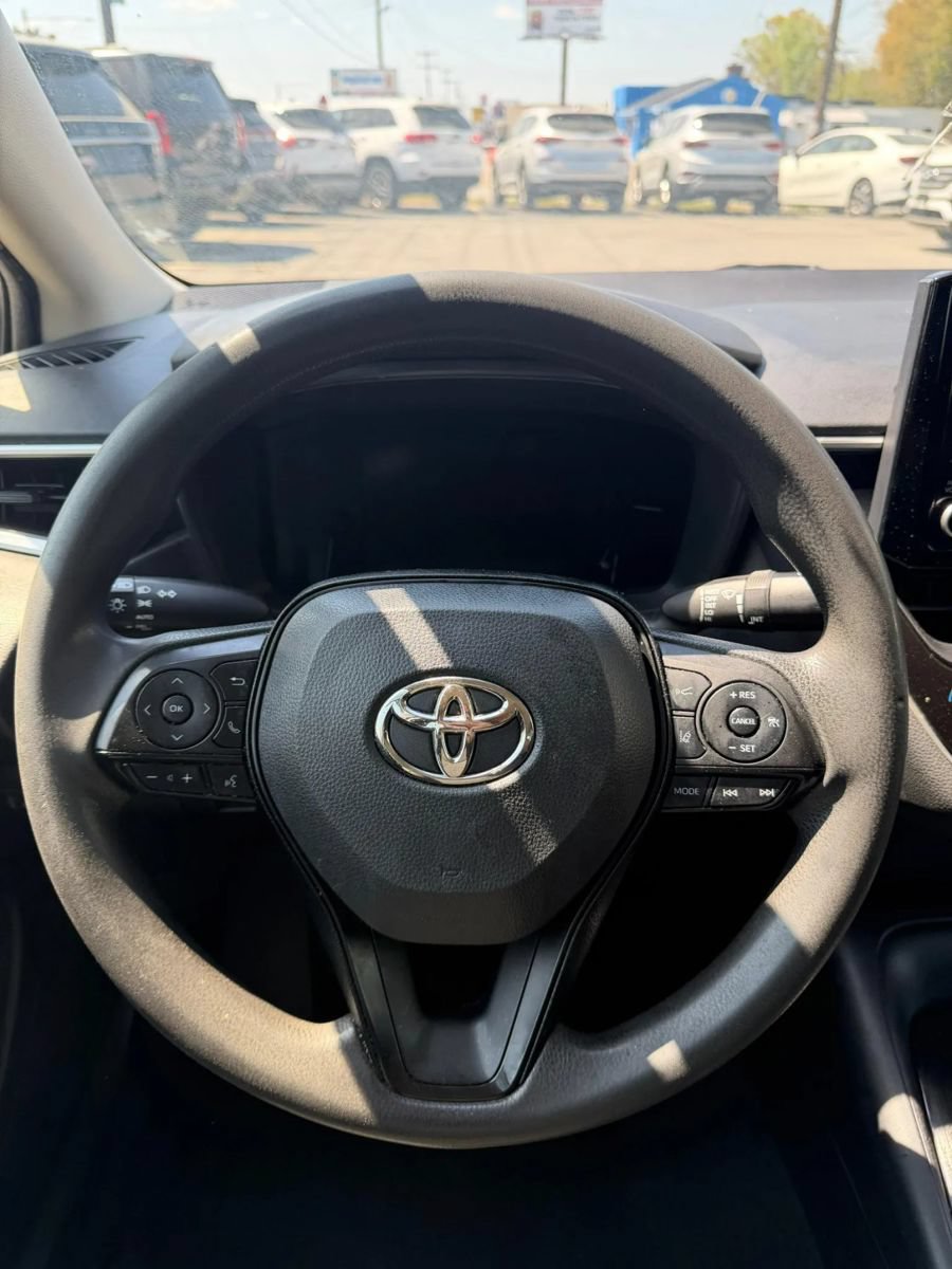 Used 2022 Toyota Corolla LE FWD image 12