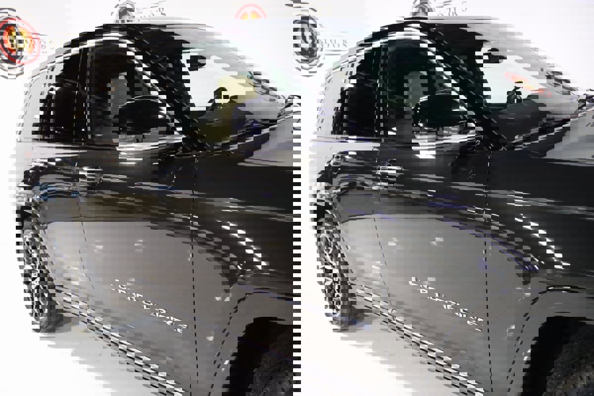 Used 2023 Jeep Grand Cherokee Summit image 8