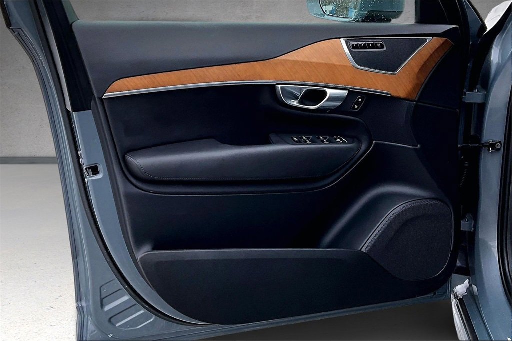 Used 2023 Volvo XC90 B6 Plus w/ Protection Package Premier image 20