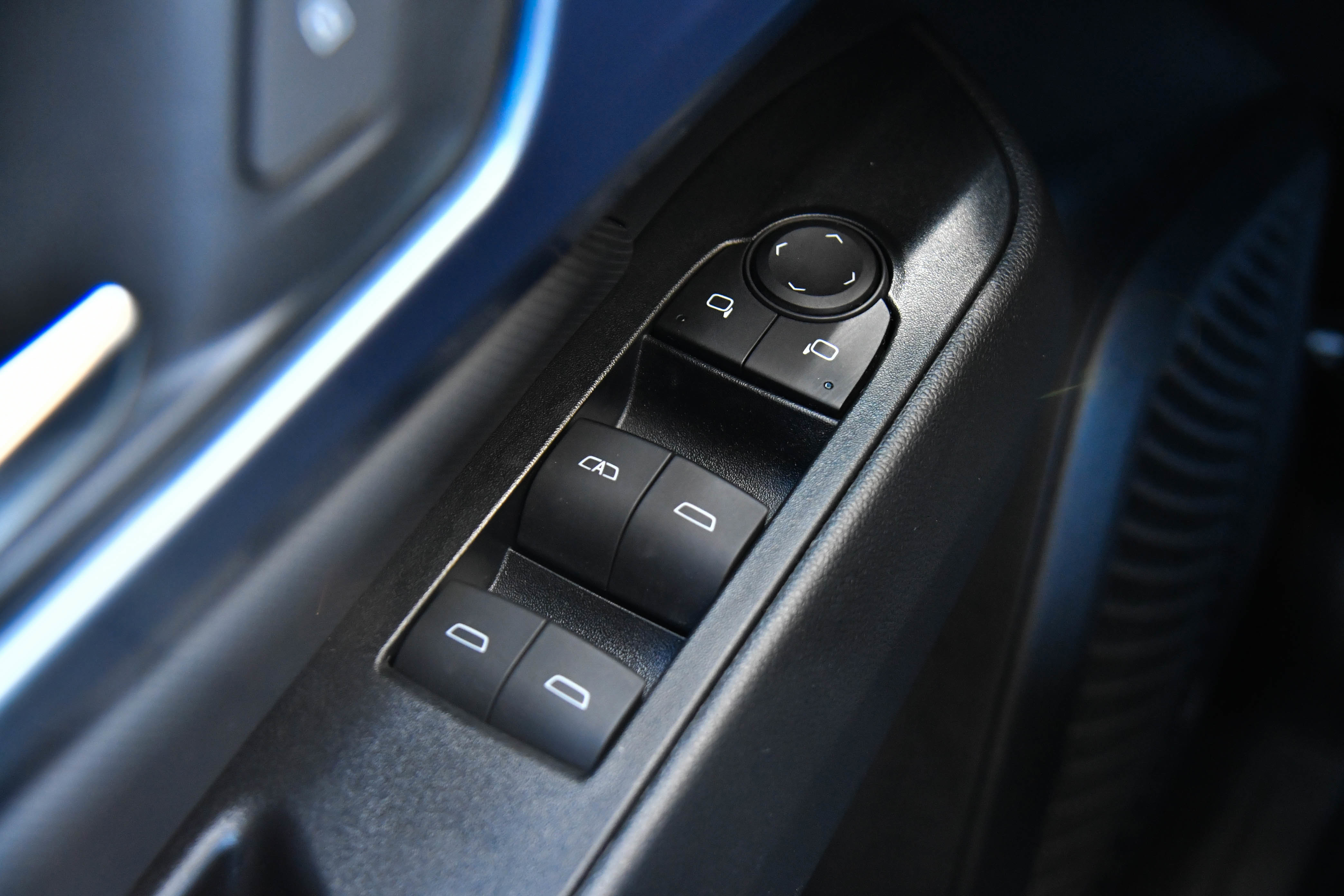Used 2025 Chevrolet Equinox EV LT w/ Convenience Package image 43