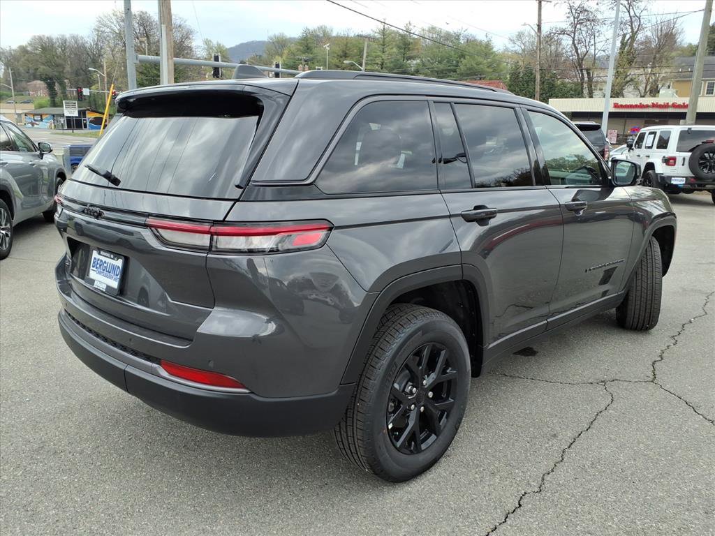 New 2026 Jeep Grand Cherokee Altitude image 4