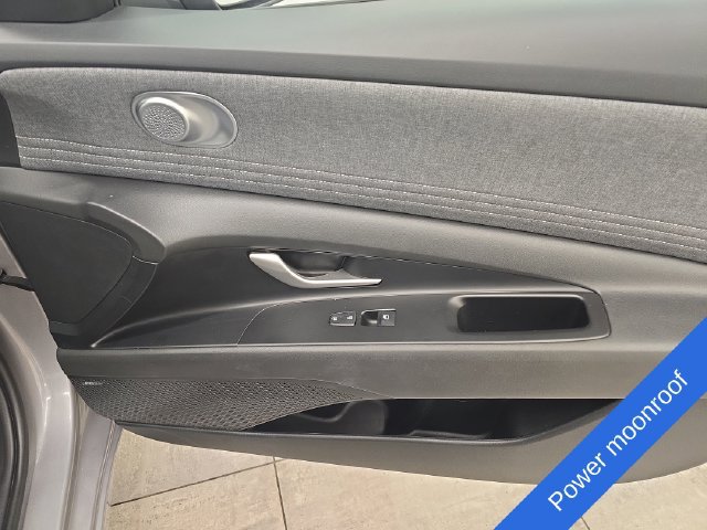 Used 2025 Hyundai Elantra Limited FWD image 11