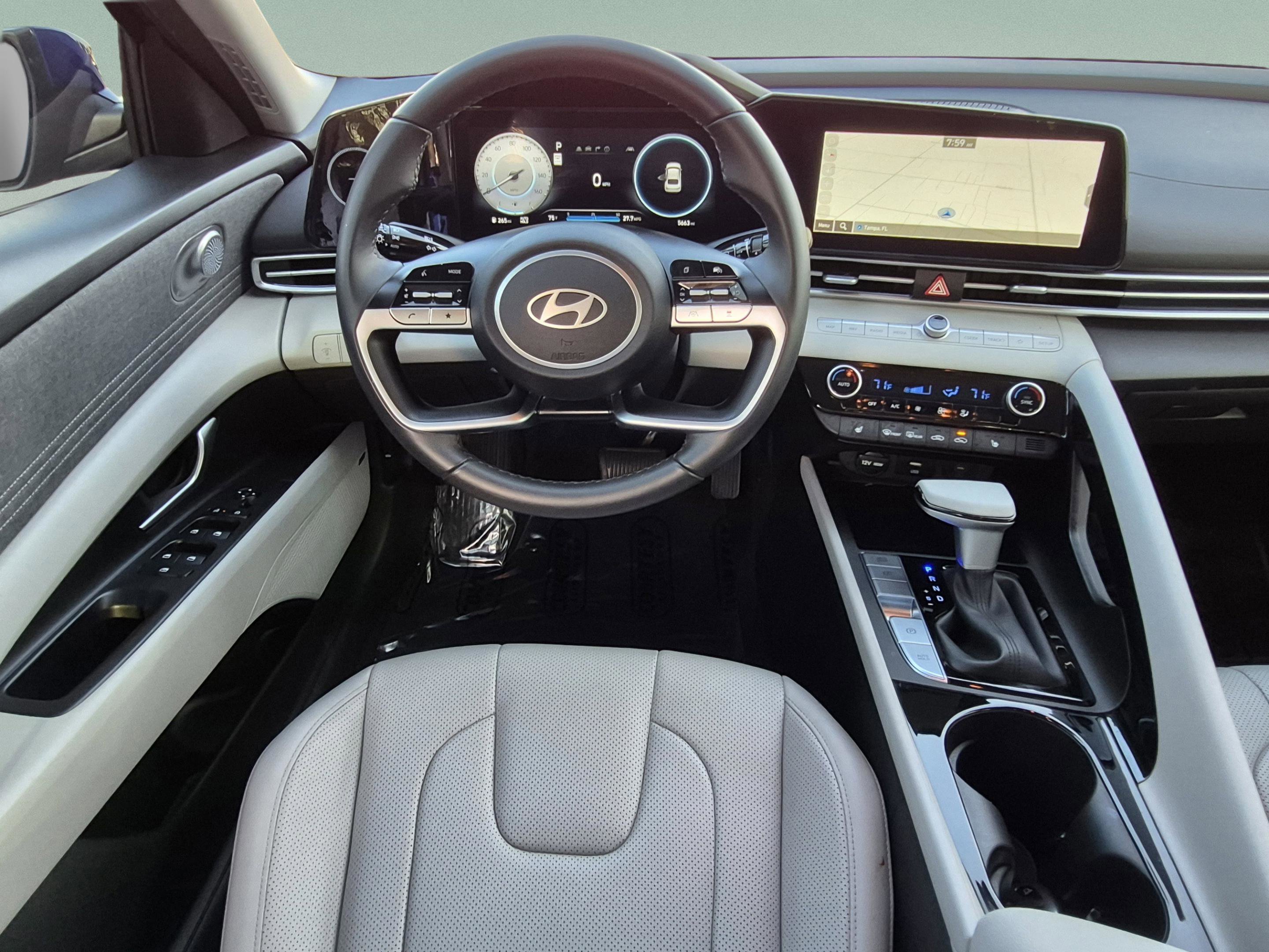 Used 2025 Hyundai Elantra Limited FWD image 11