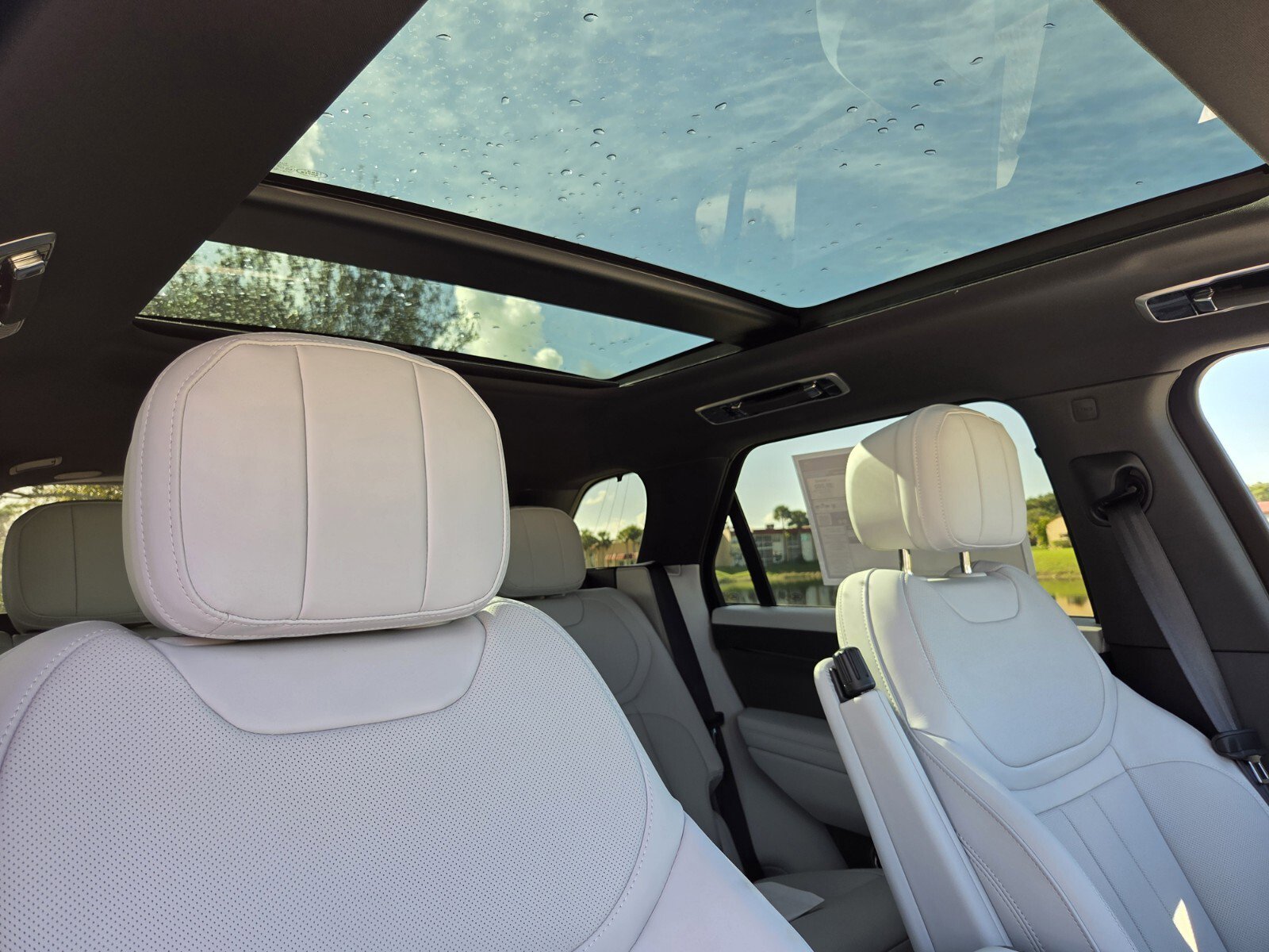 New 2025 Land Rover Range Rover Sport SE image 14