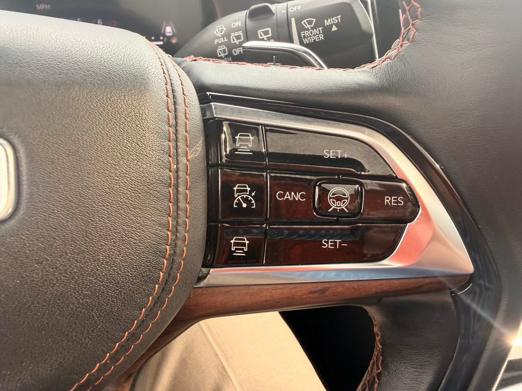 Used 2022 Jeep Grand Cherokee Summit w/ Luxury Tech Group V AWD/4WD image 16