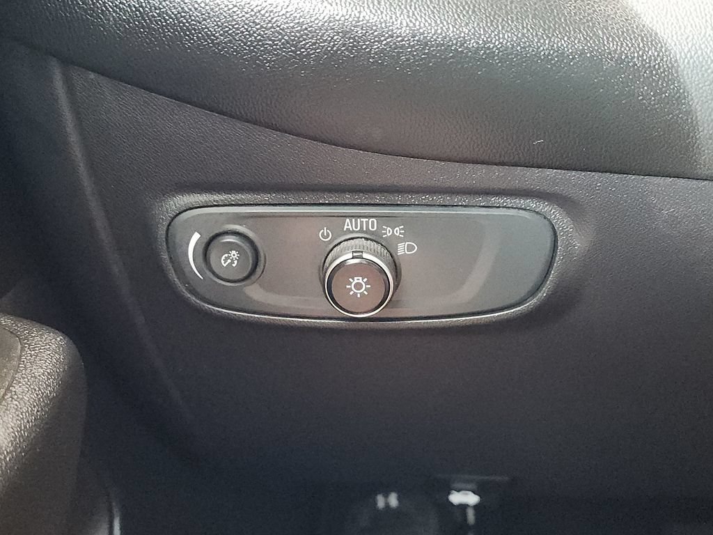 Used 2021 Chevrolet Equinox LS FWD image 25