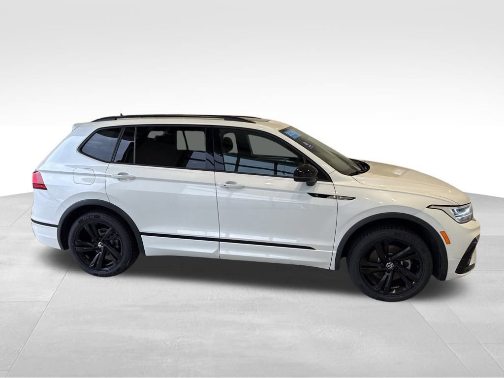 Used 2023 Volkswagen Tiguan SE R-Line image 8