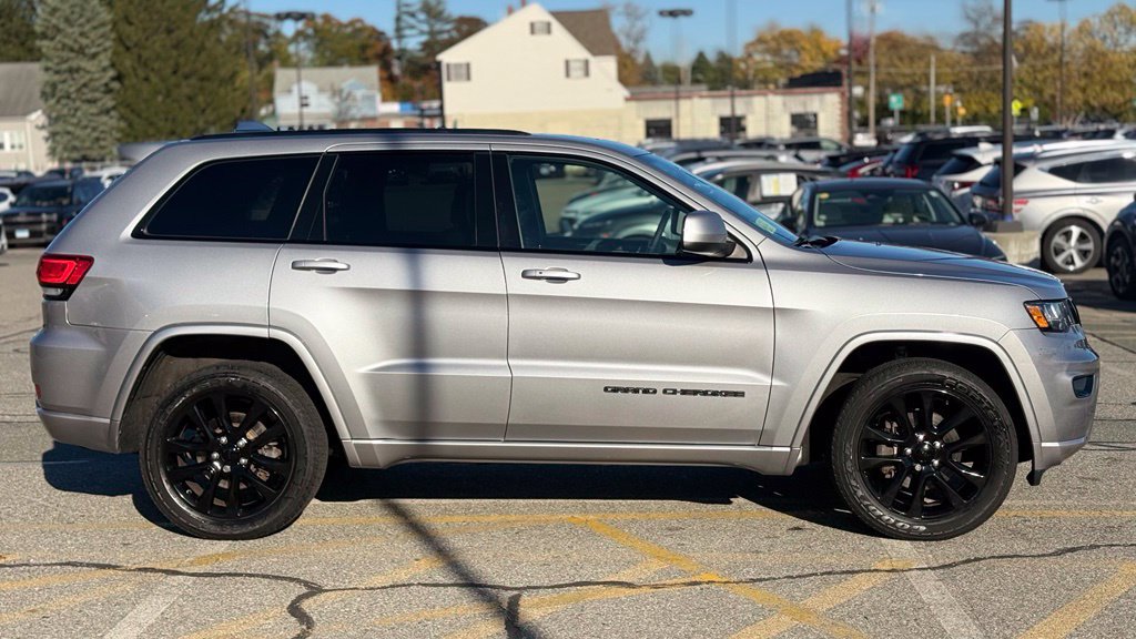 Used 2019 Jeep Grand Cherokee Altitude AWD/4WD image 8