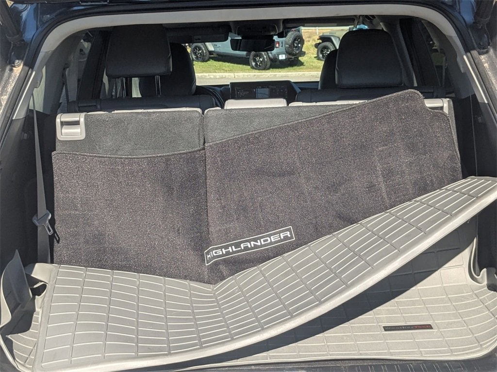 Used 2021 Toyota Highlander Platinum image 32