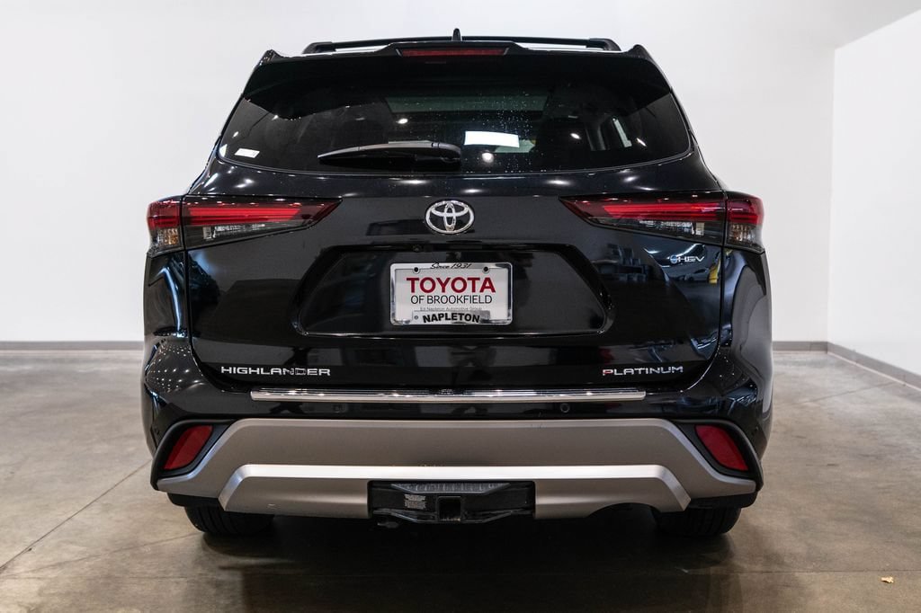 Certified 2026 Toyota Highlander Platinum AWD/4WD image 8