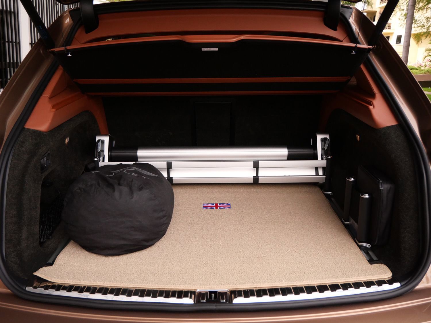 Used 2017 Bentley Bentayga image 24