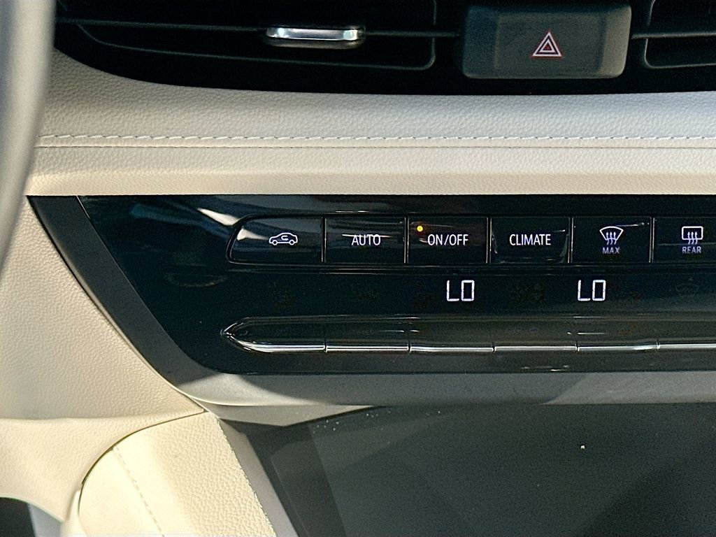 Used 2023 Buick Envision Essence image 19