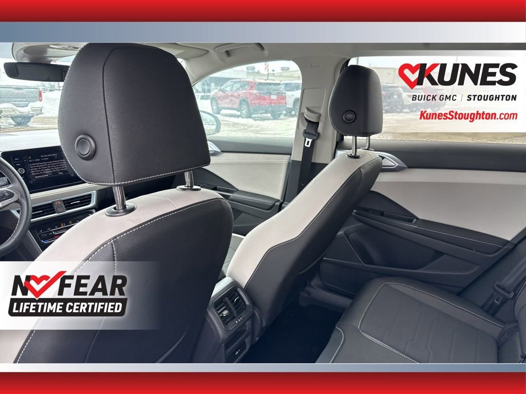 Used 2025 Volkswagen Taos SE AWD/4WD image 37