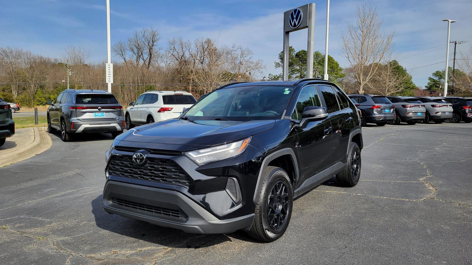 Used 2023 Toyota RAV4 XLE w/ Convenience Package image 3