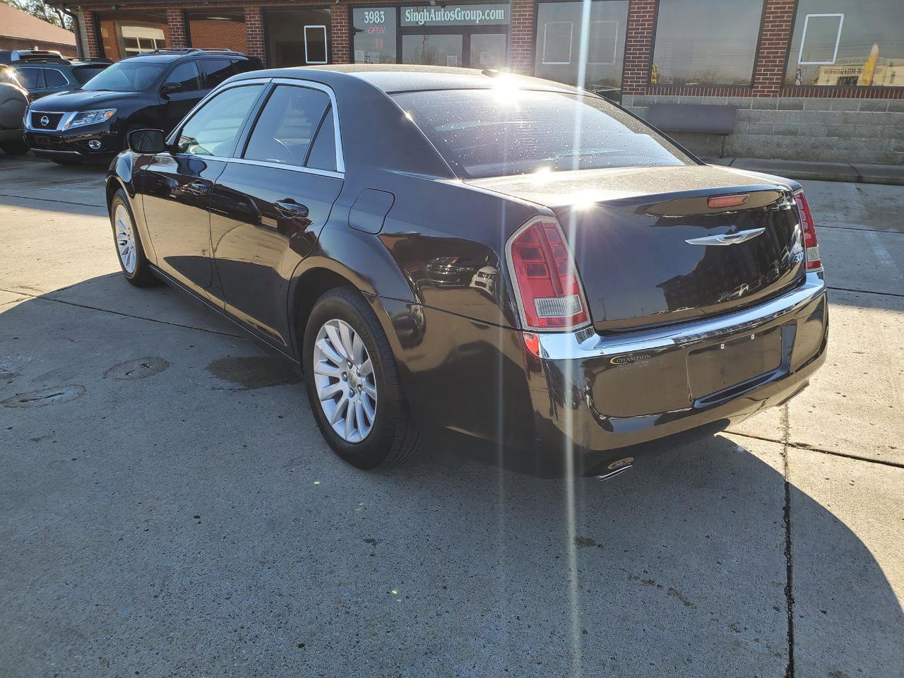 Used 2012 Chrysler 300 RWD image 7